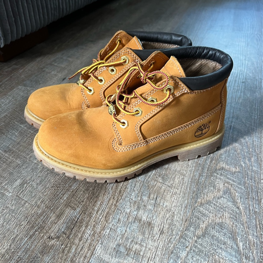 Women’s size 6.5 timberland shoes